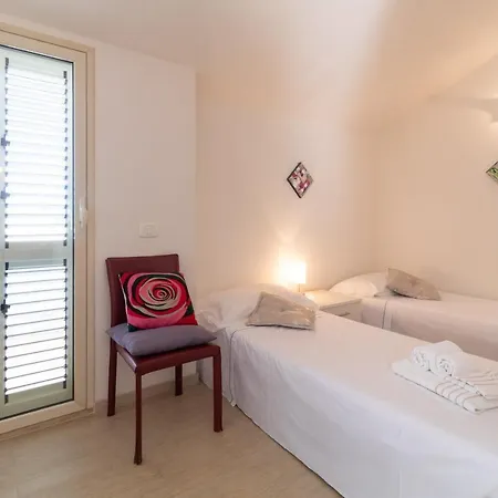 Saija Attico Apartman *